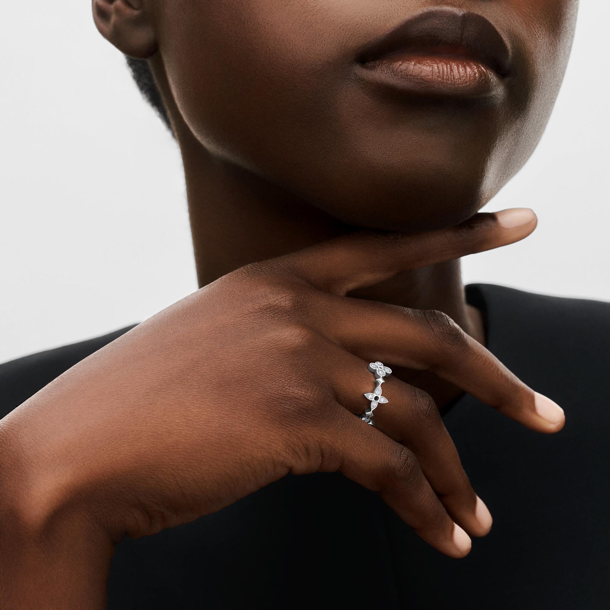 Bague Dentelle, or blanc et diamants  Joaillerie Catégories Bagues | LOUIS VUITTON (Zoom produit)