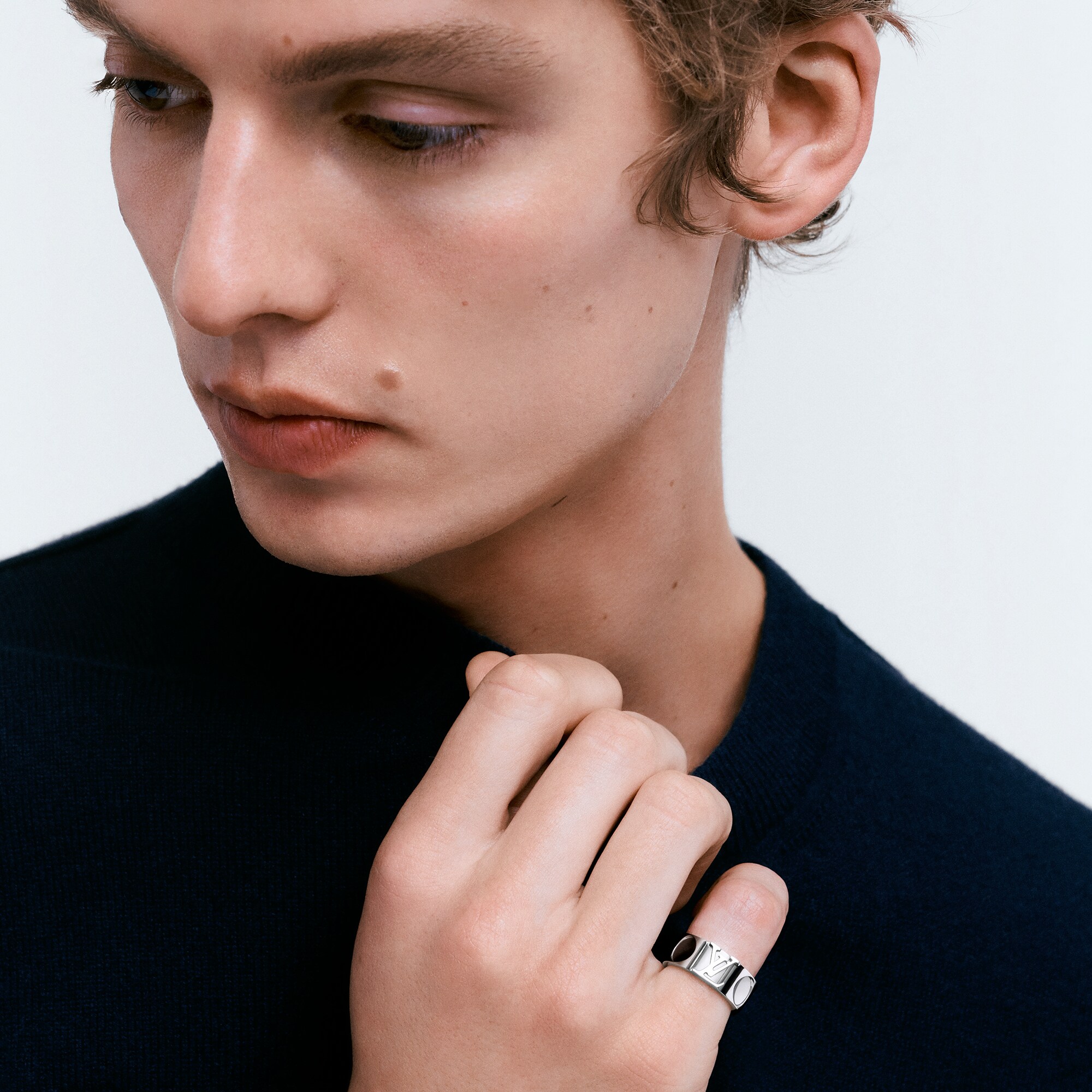 Bague Empreinte large, or blanc  Joaillerie Catégories Toute la joaillerie | LOUIS VUITTON (Zoom produit)