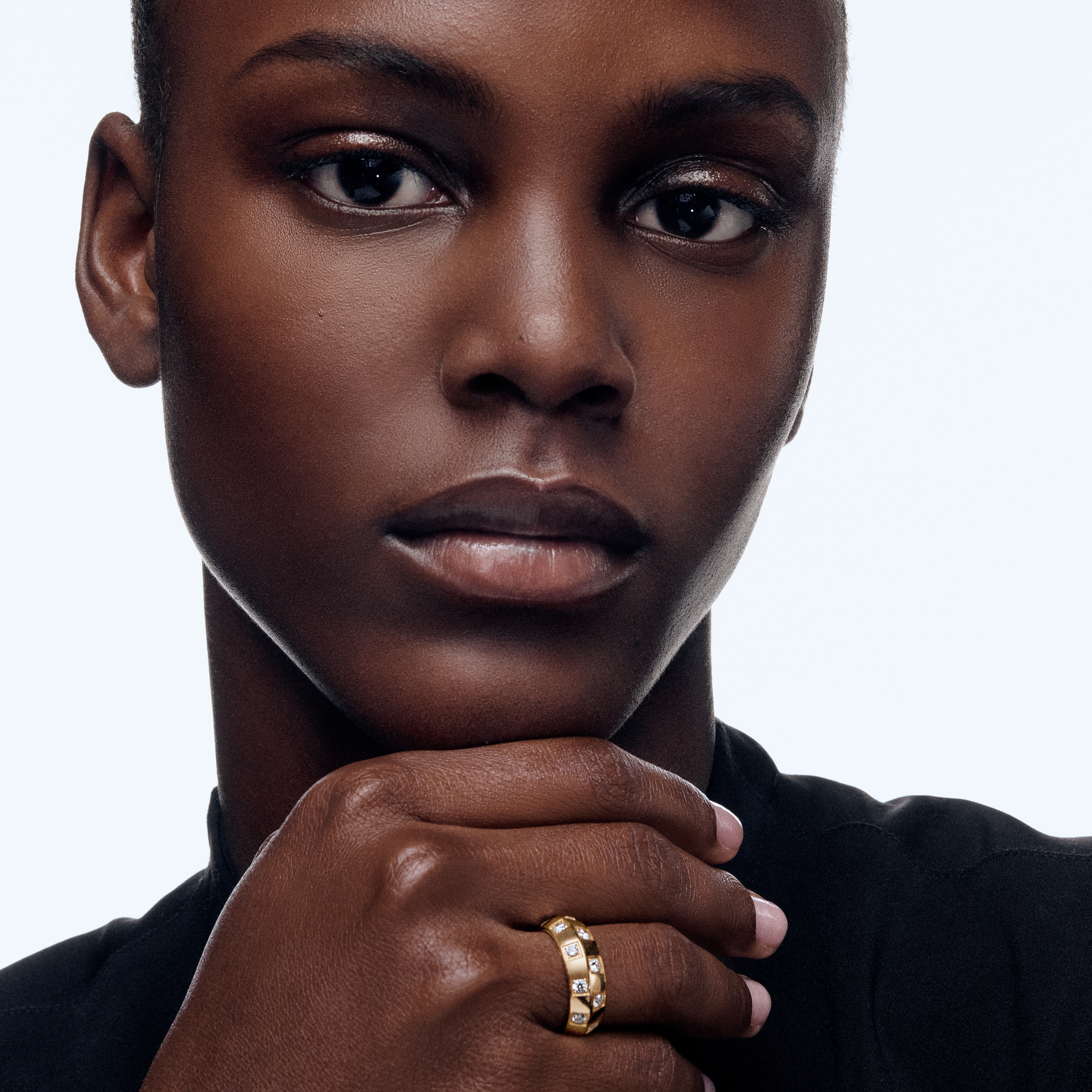 Bague large Le Damier de Louis Vuitton, or jaune et diamants  Joaillerie Catégories Bagues | LOUIS VUITTON (Zoom produit)