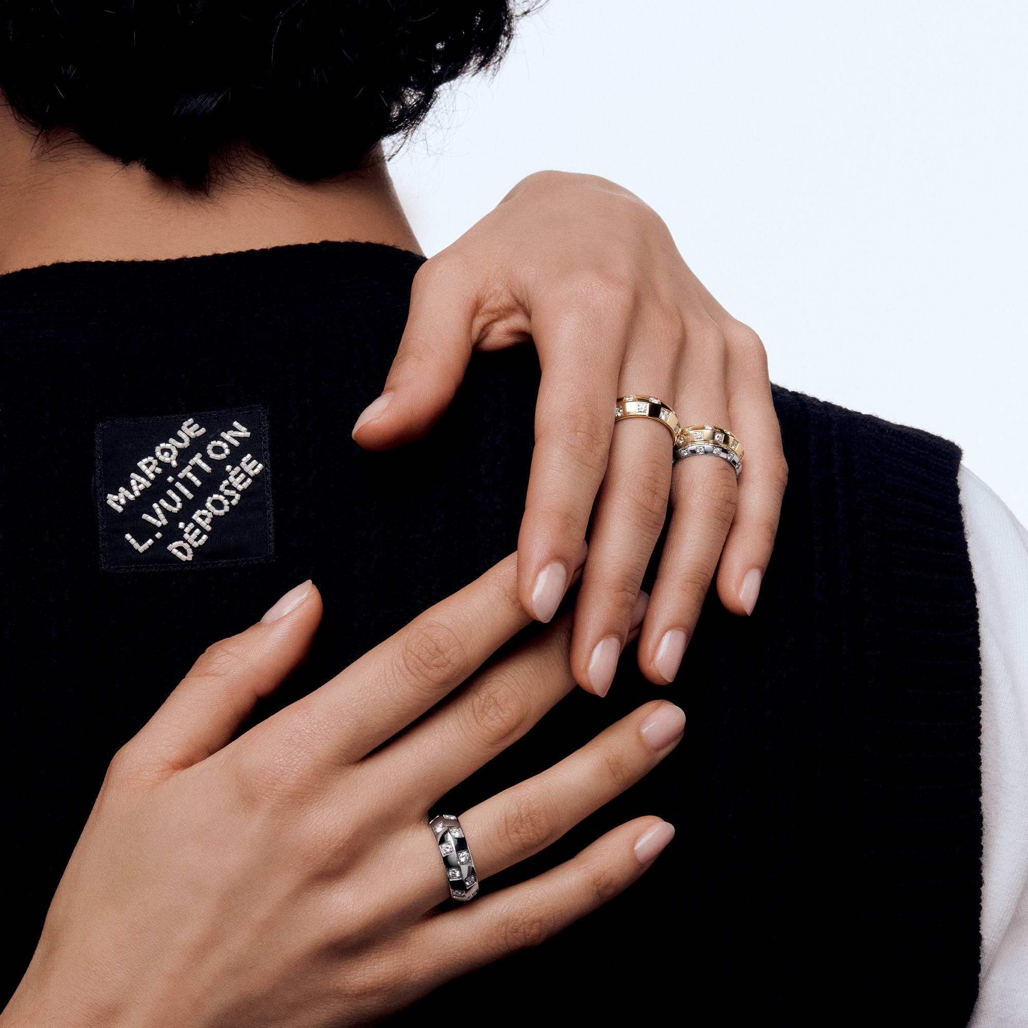 Bague medium Le Damier de Louis Vuitton, or blanc et diamants  Joaillerie Catégories Bagues | LOUIS VUITTON (Zoom produit)