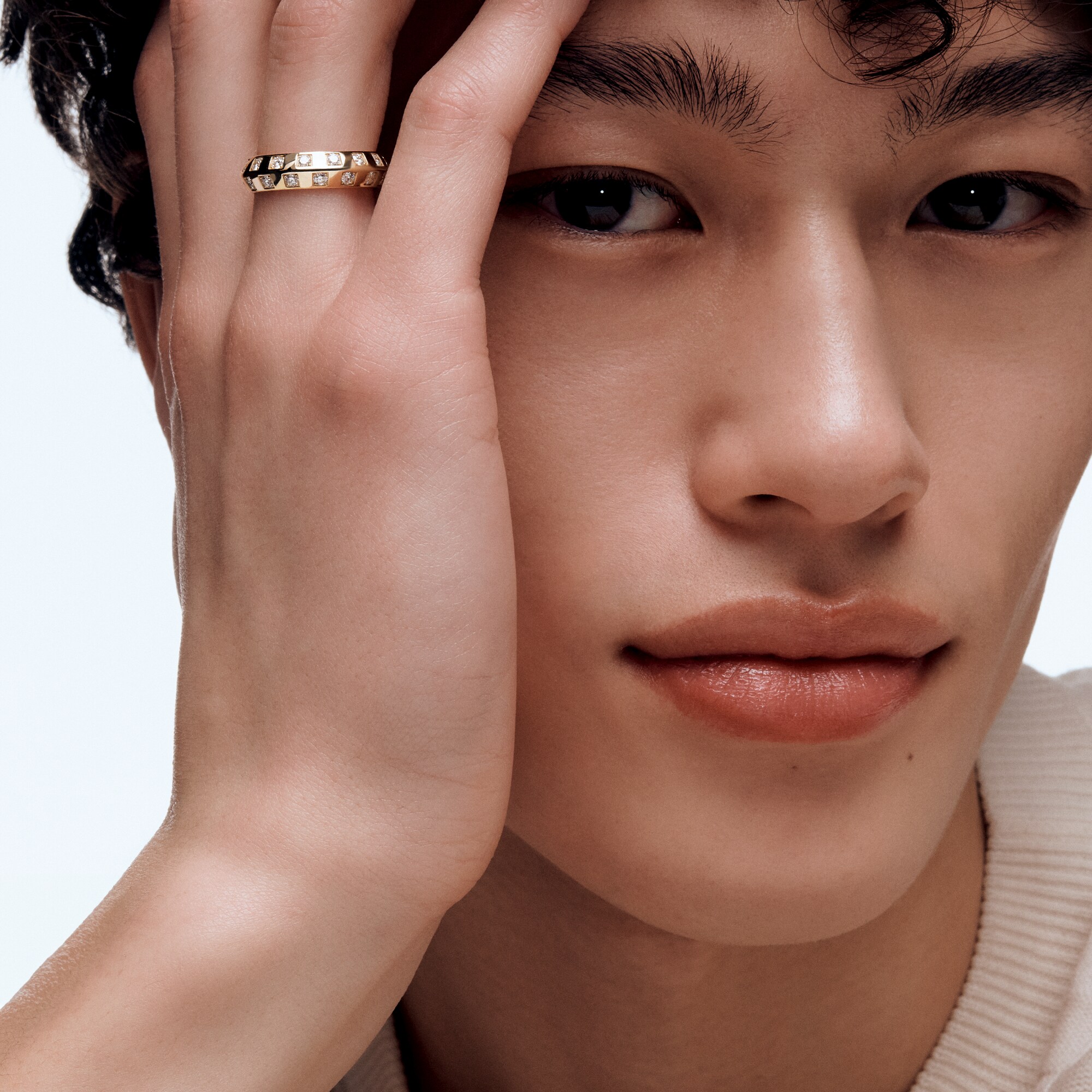 Bague medium Le Damier de Louis Vuitton, or jaune et diamants  Joaillerie Catégories Bagues | LOUIS VUITTON (Zoom produit)