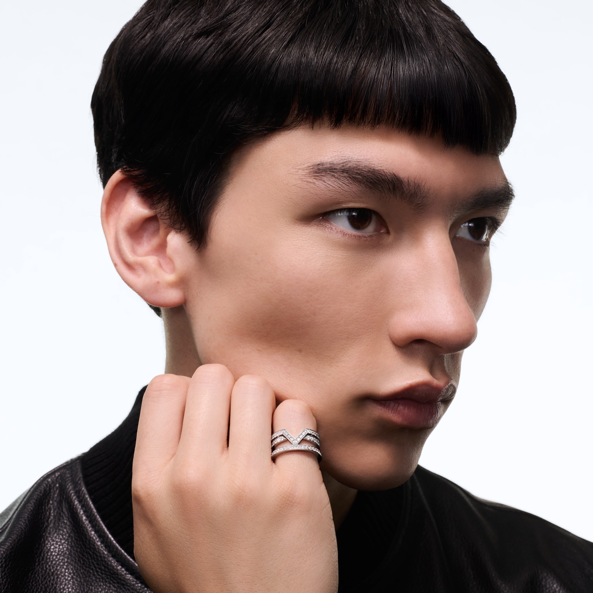 Bague Pure V, or blanc et diamants  Les Extraordinaires Joaillerie Bagues | LOUIS VUITTON (Zoom produit)