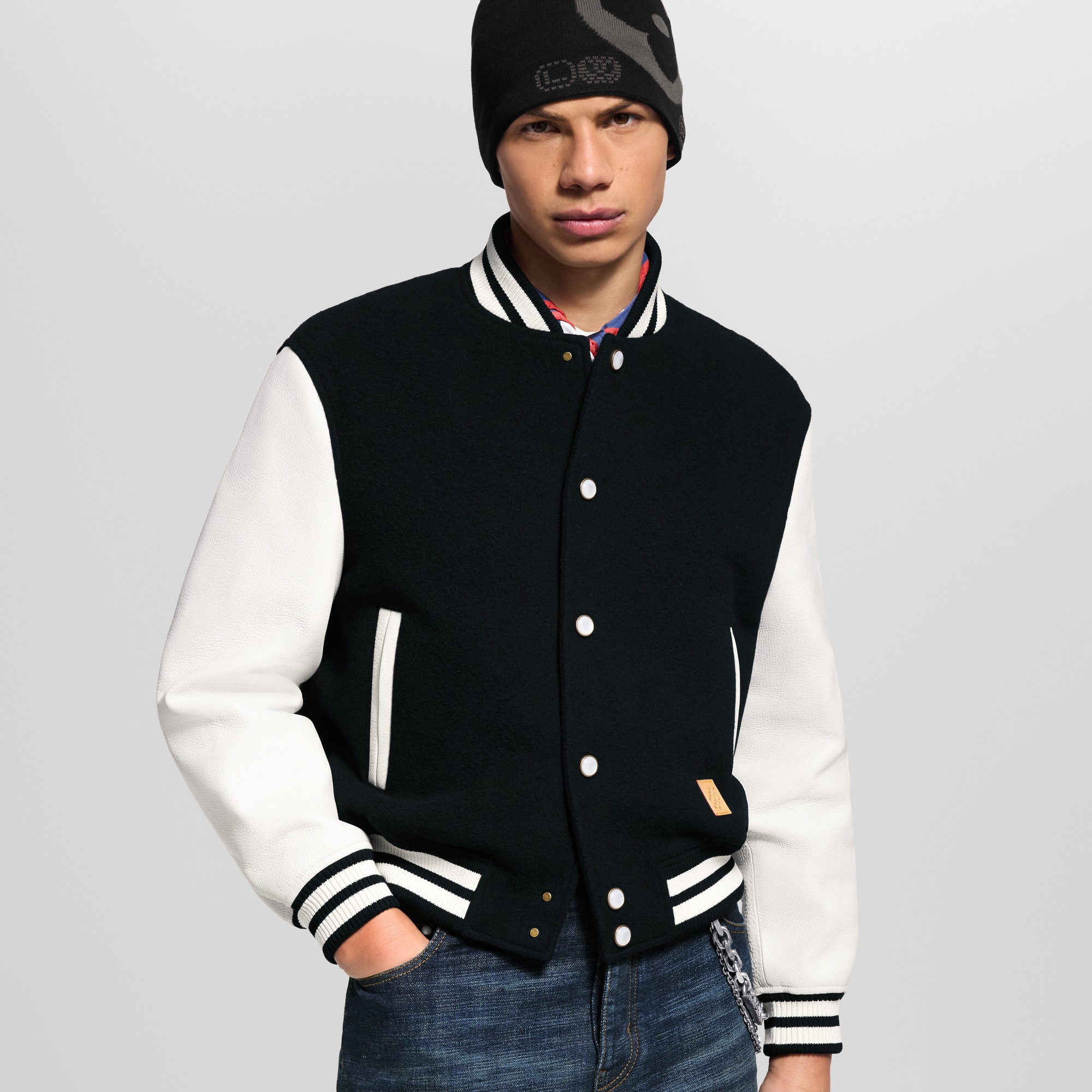Blouson varsity à signatures en cuir  Homme Prêt-à-porter Manteaux et blousons | LOUIS VUITTON (Zoom produit)