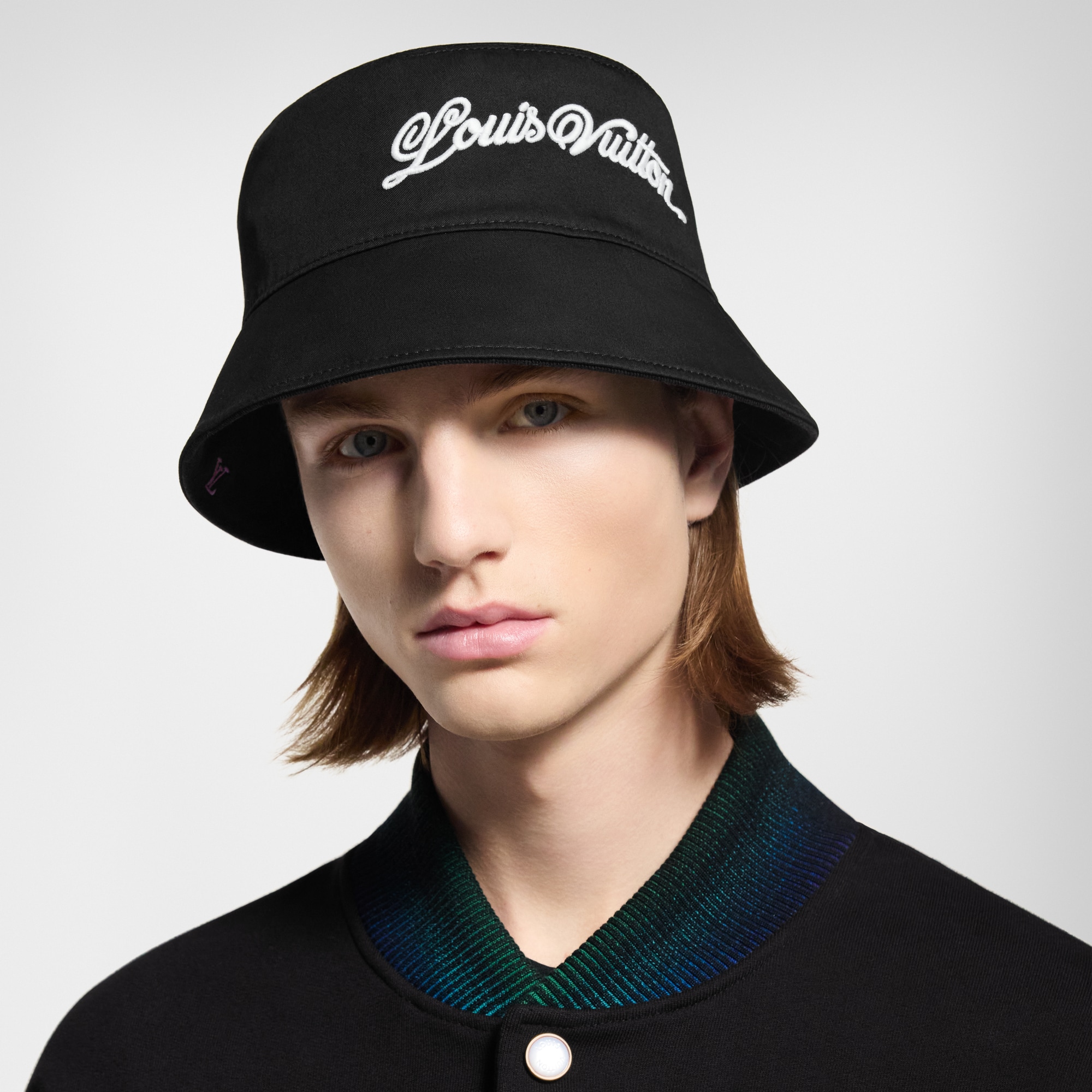 Bob LV Blason Shading Denim réversible S00 Homme Accessoires Chapeaux, Bonnets et Gants | LOUIS VUITTON (Zoom produit)