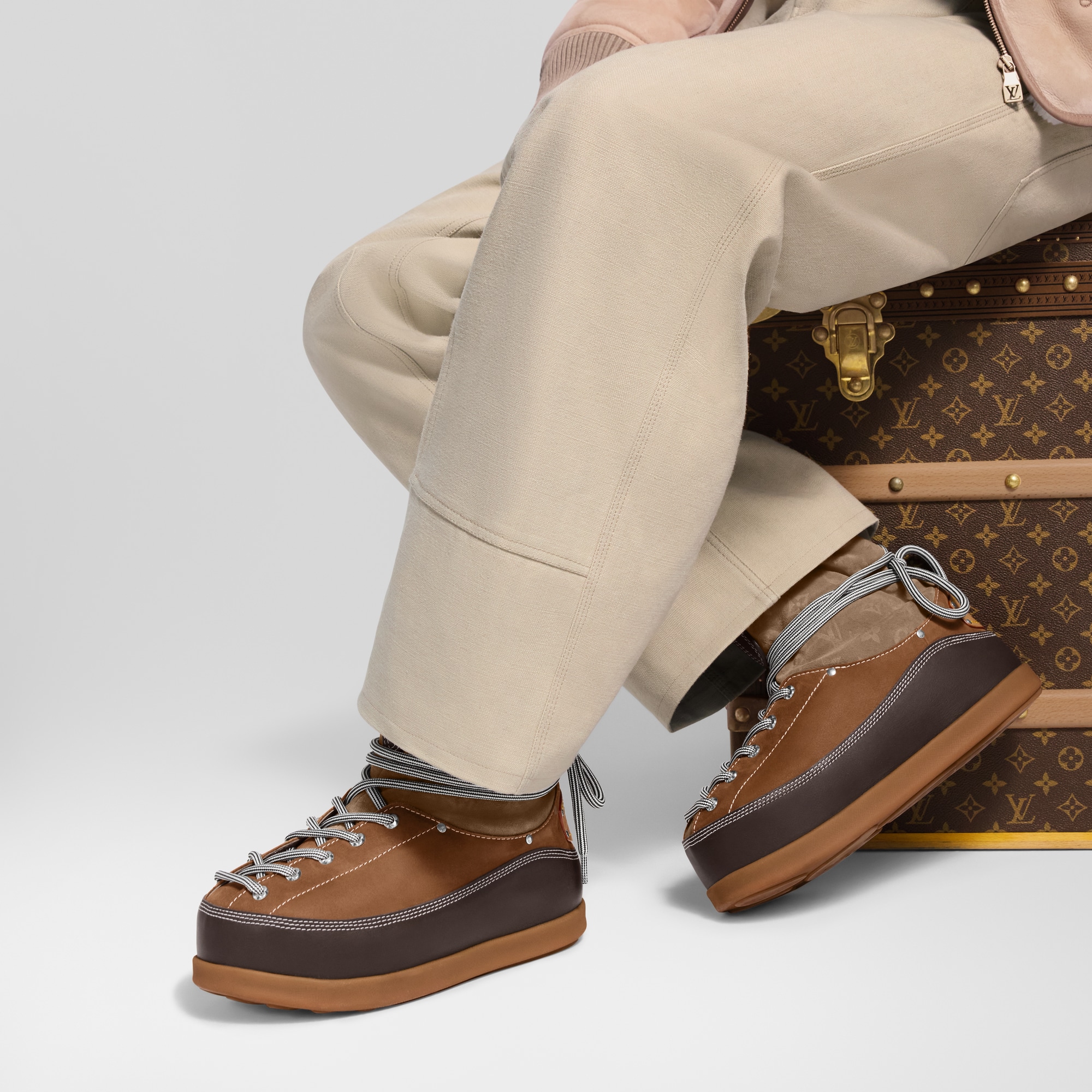 Bottine mi-haute LV Yeti  Homme Souliers Bottes et bottines | LOUIS VUITTON (Zoom produit)