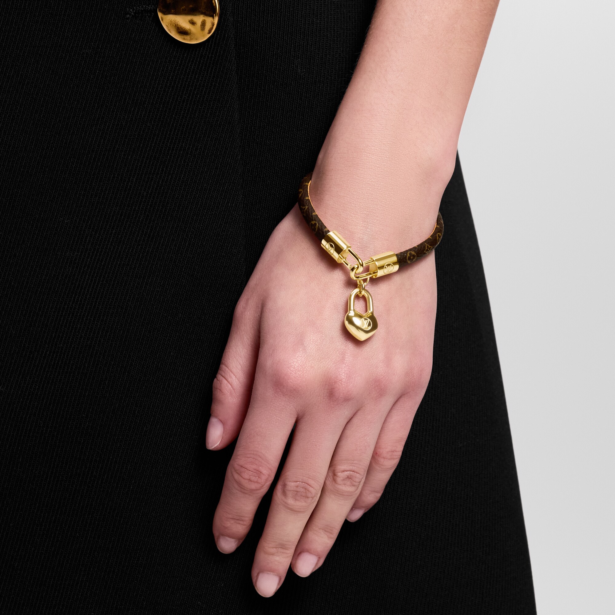 Bracelet à charm Crazy In Lock Autres Cuirs Femme Bijoux Tous les bijoux | LOUIS VUITTON (Zoom produit)