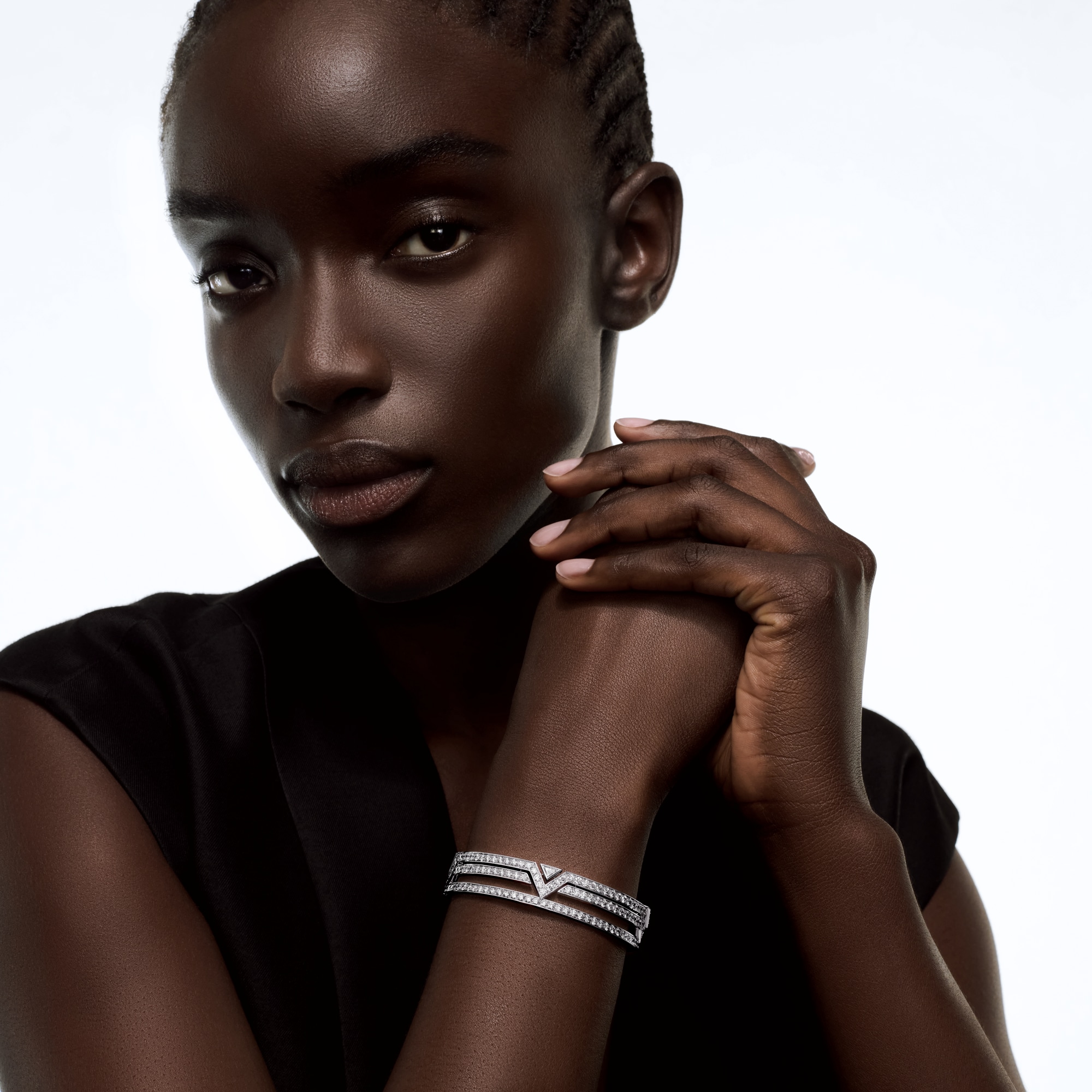 Bracelet Pure V, or blanc et diamants  Les Extraordinaires Joaillerie Bracelets | LOUIS VUITTON (Zoom produit)