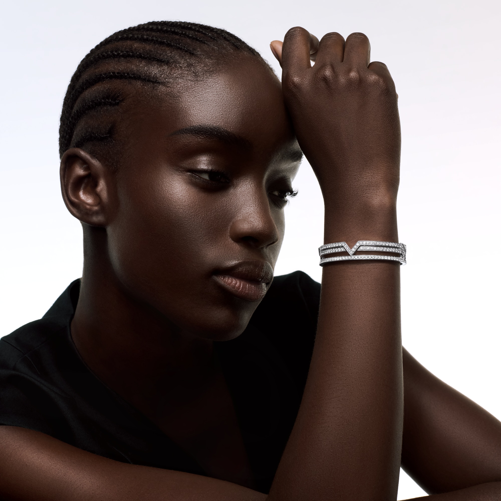 Bracelet Pure V, or blanc et diamants  Les Extraordinaires Joaillerie Bracelets | LOUIS VUITTON (Zoom produit)