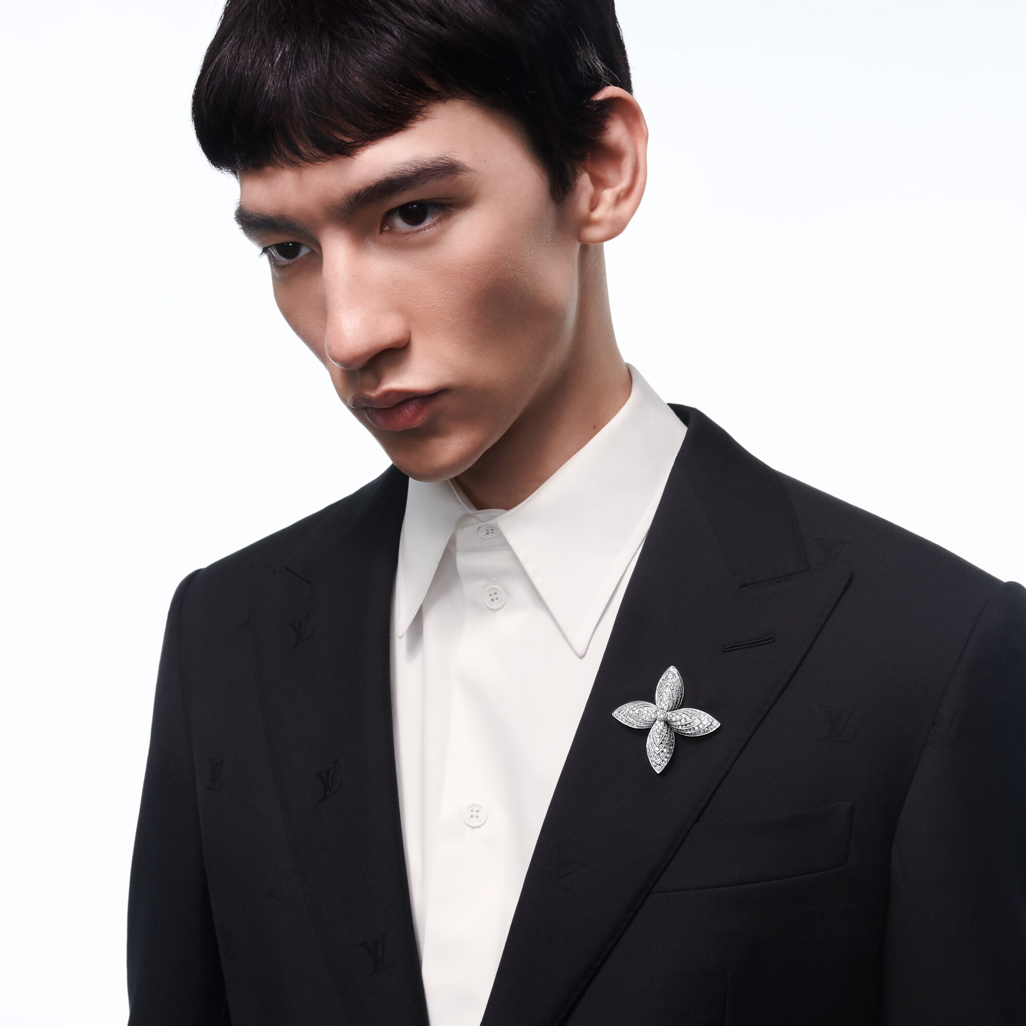 Broche Idylle Blossom, or blanc et diamants  Les Extraordinaires Joaillerie Autres articles | LOUIS VUITTON (Zoom produit)