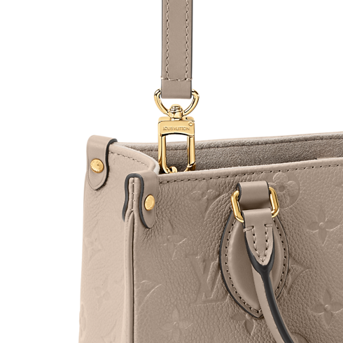 Cabas OnTheGo PM Cuir Monogram Empreinte Femme Sacs à main Sacs à main | LOUIS VUITTON (Zoom produit)