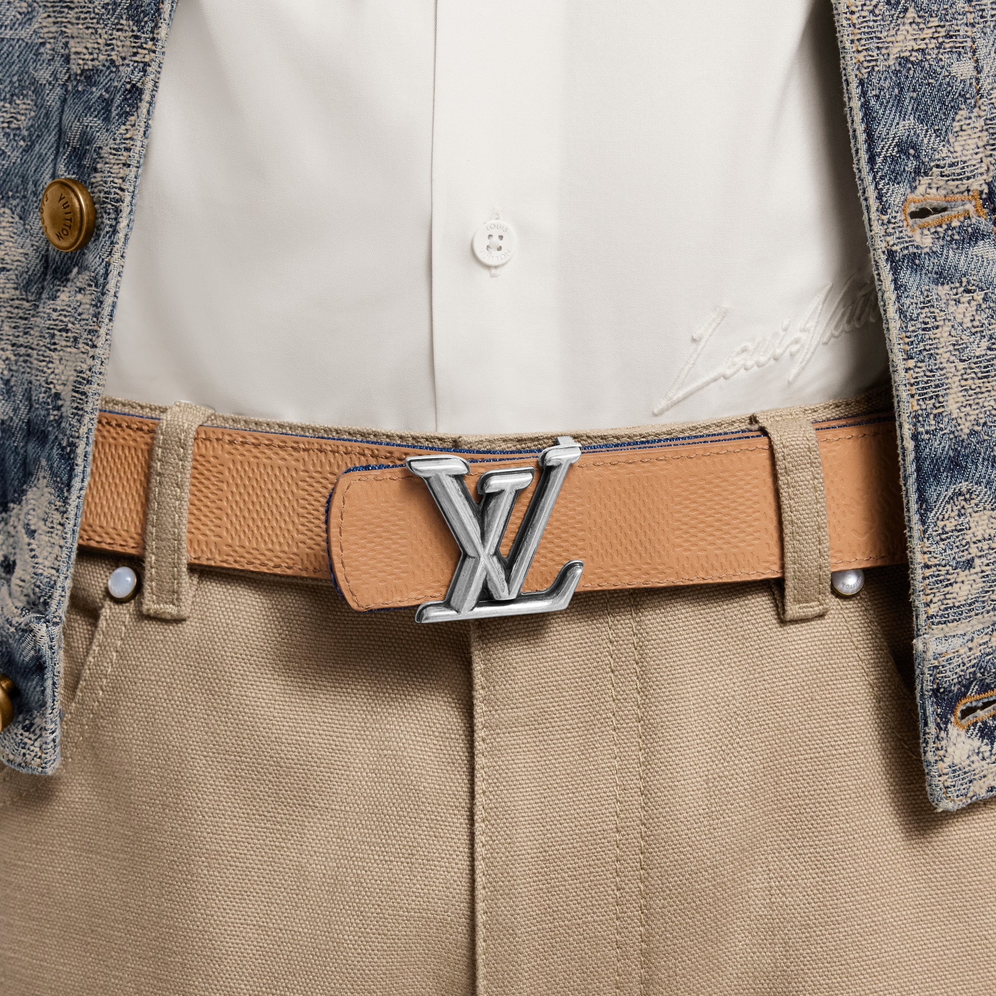 Ceinture LV Dimension Denim 35 mm réversible  Homme Accessoires Ceintures | LOUIS VUITTON (Zoom produit)
