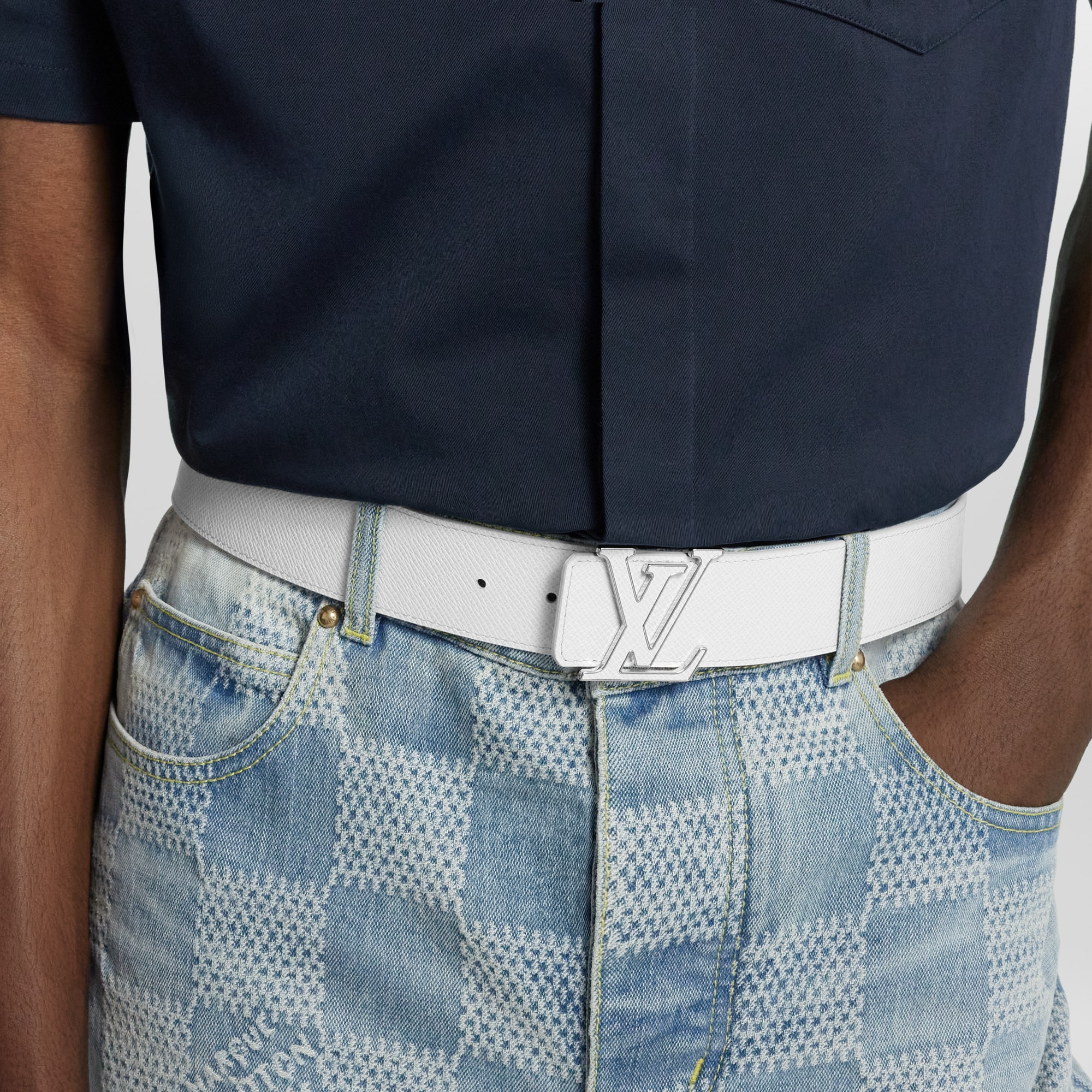 Ceinture LV Initiales 40 mm réversible Taigarama Homme Accessoires Ceintures | LOUIS VUITTON (Zoom produit)