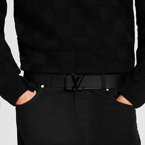 Ceinture LV Initiales Damoflage 40 mm réversible vue recadrée et portée