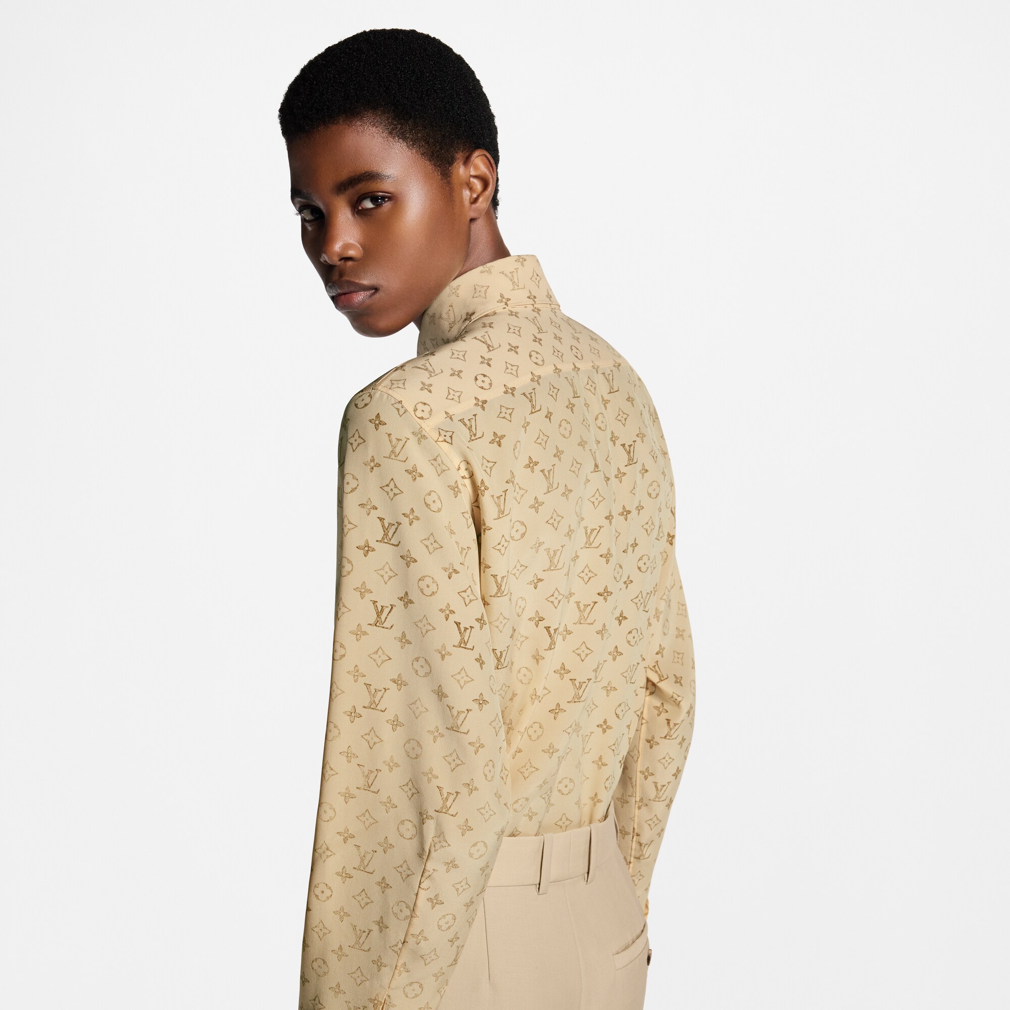 Chemise à Monogram délavé en soie  Femme Prêt-à-porter Hauts | LOUIS VUITTON (Zoom produit)