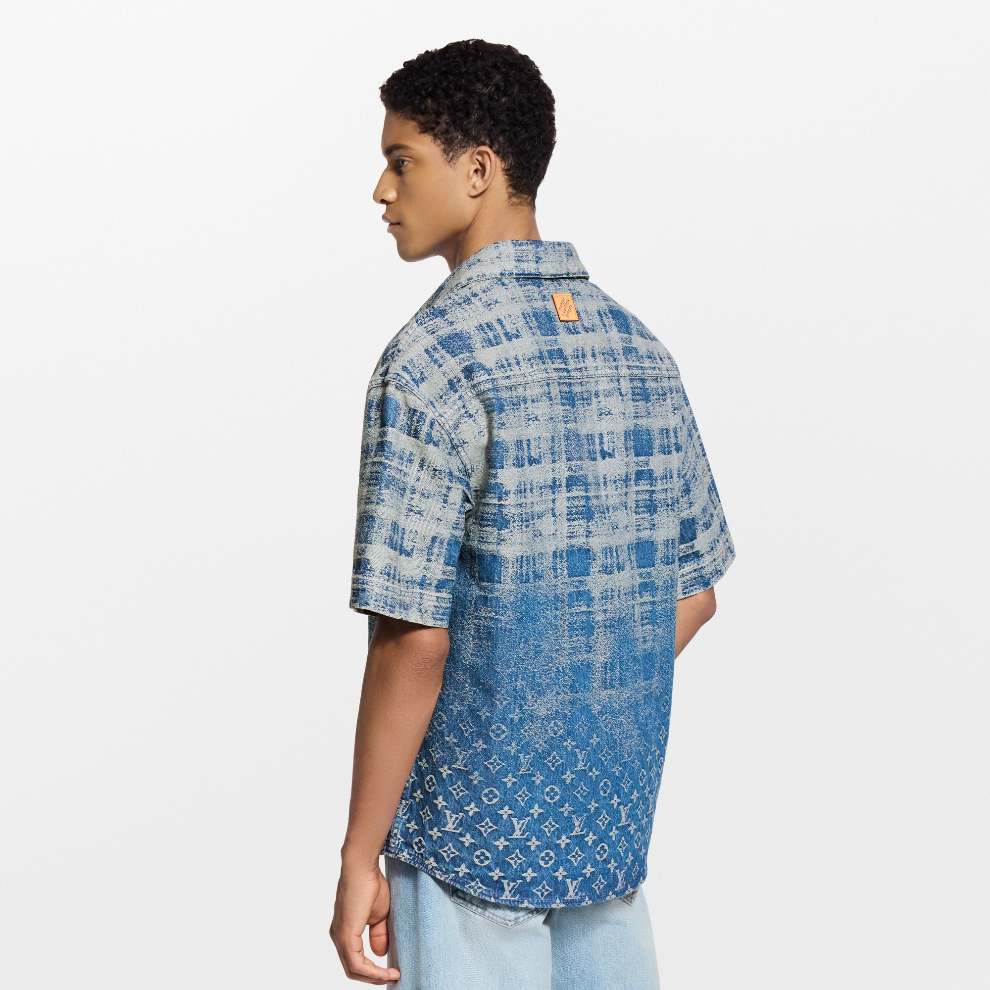 Chemise en denim à manches courtes  Homme Prêt-à-porter Chemises | LOUIS VUITTON (Zoom produit)