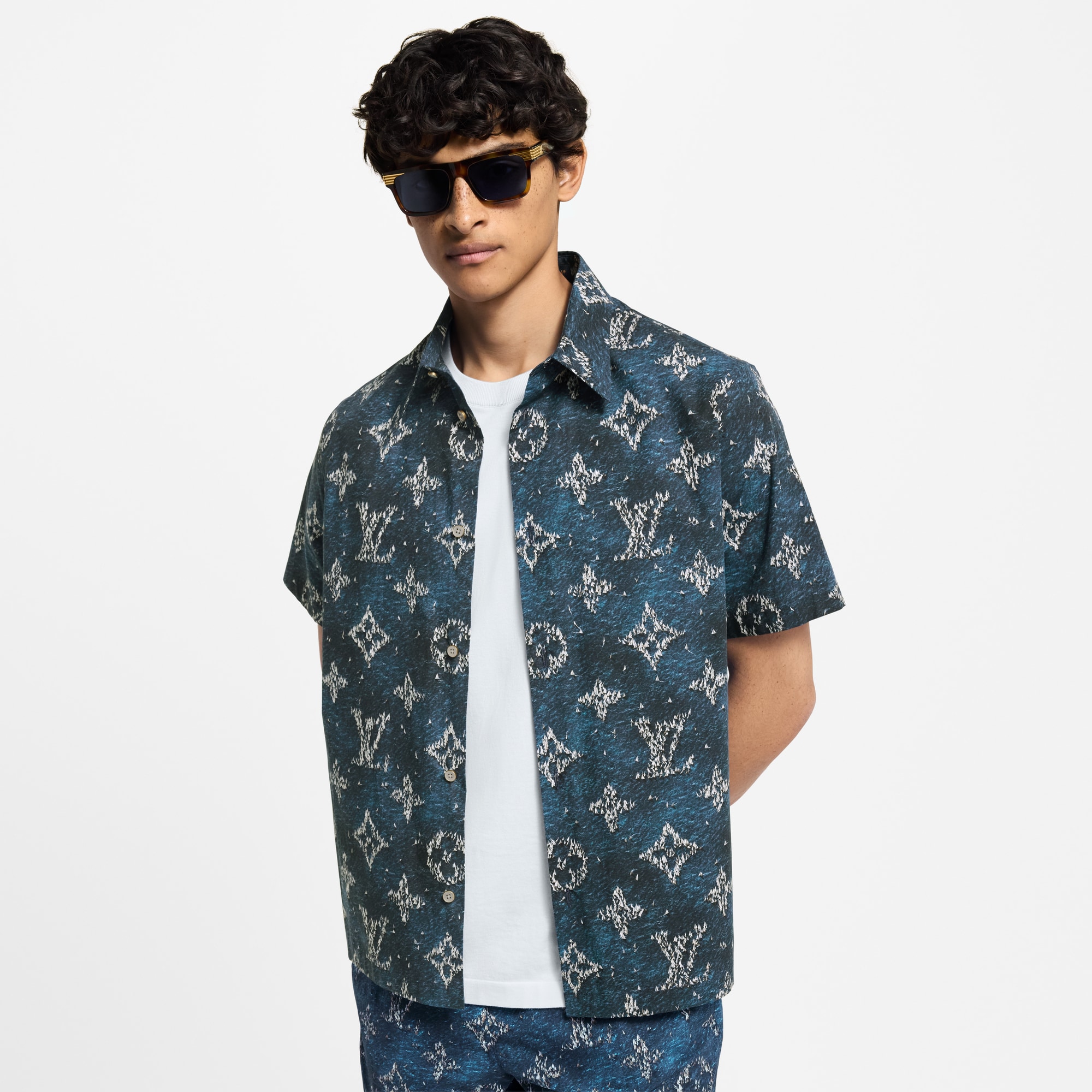 Chemise manches courtes à imprimé Monogram  Homme Prêt-à-porter Chemises | LOUIS VUITTON (Zoom produit)