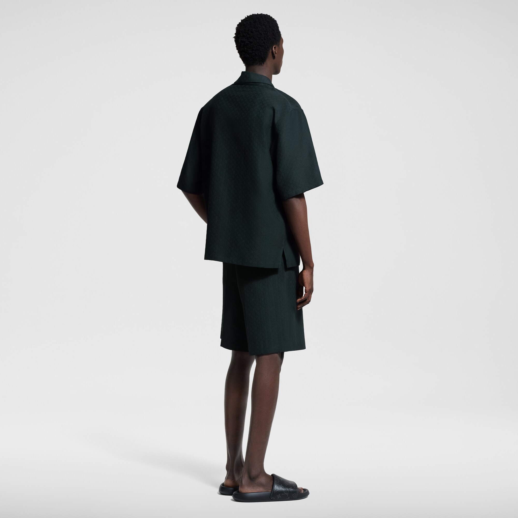 Chemise manches courtes à motif Mini Monogram en soie et coton  Homme Prêt-à-porter Chemises | LOUIS VUITTON (Zoom produit)