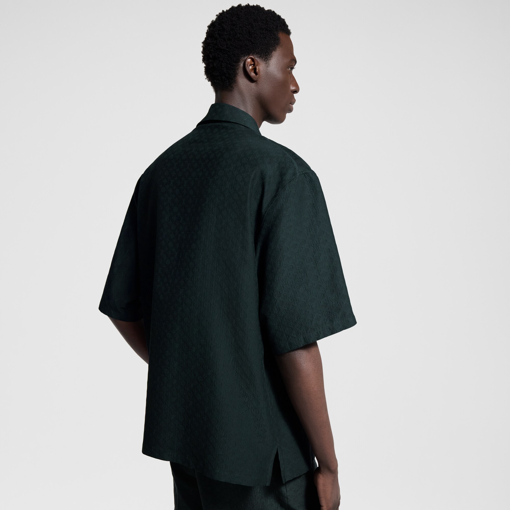 Chemise manches courtes à motif Mini Monogram en soie et coton  Homme Prêt-à-porter Chemises | LOUIS VUITTON (Zoom produit)