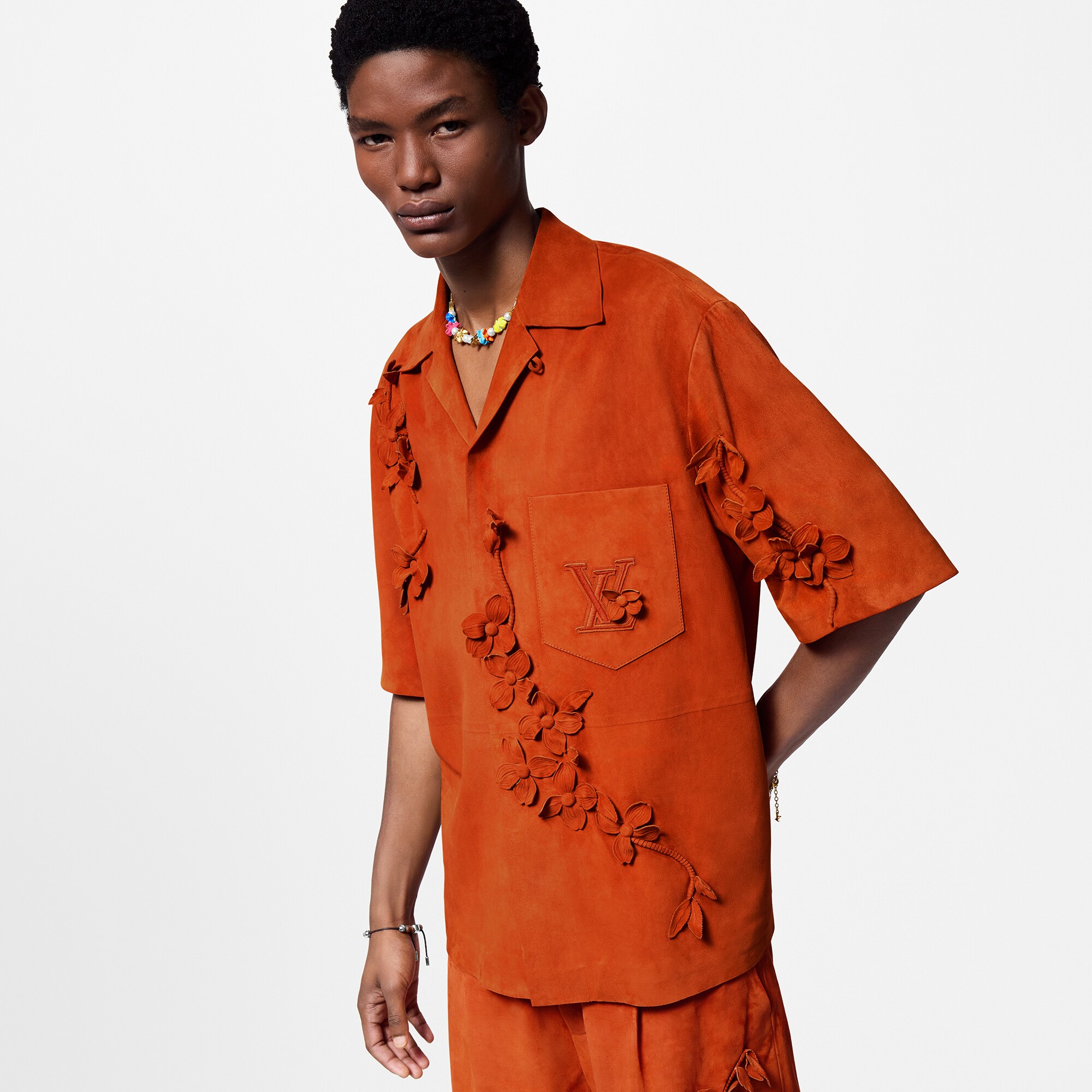 Chemise manches courtes ornementée en agneau velours  Homme Prêt-à-porter Chemises | LOUIS VUITTON (Zoom produit)