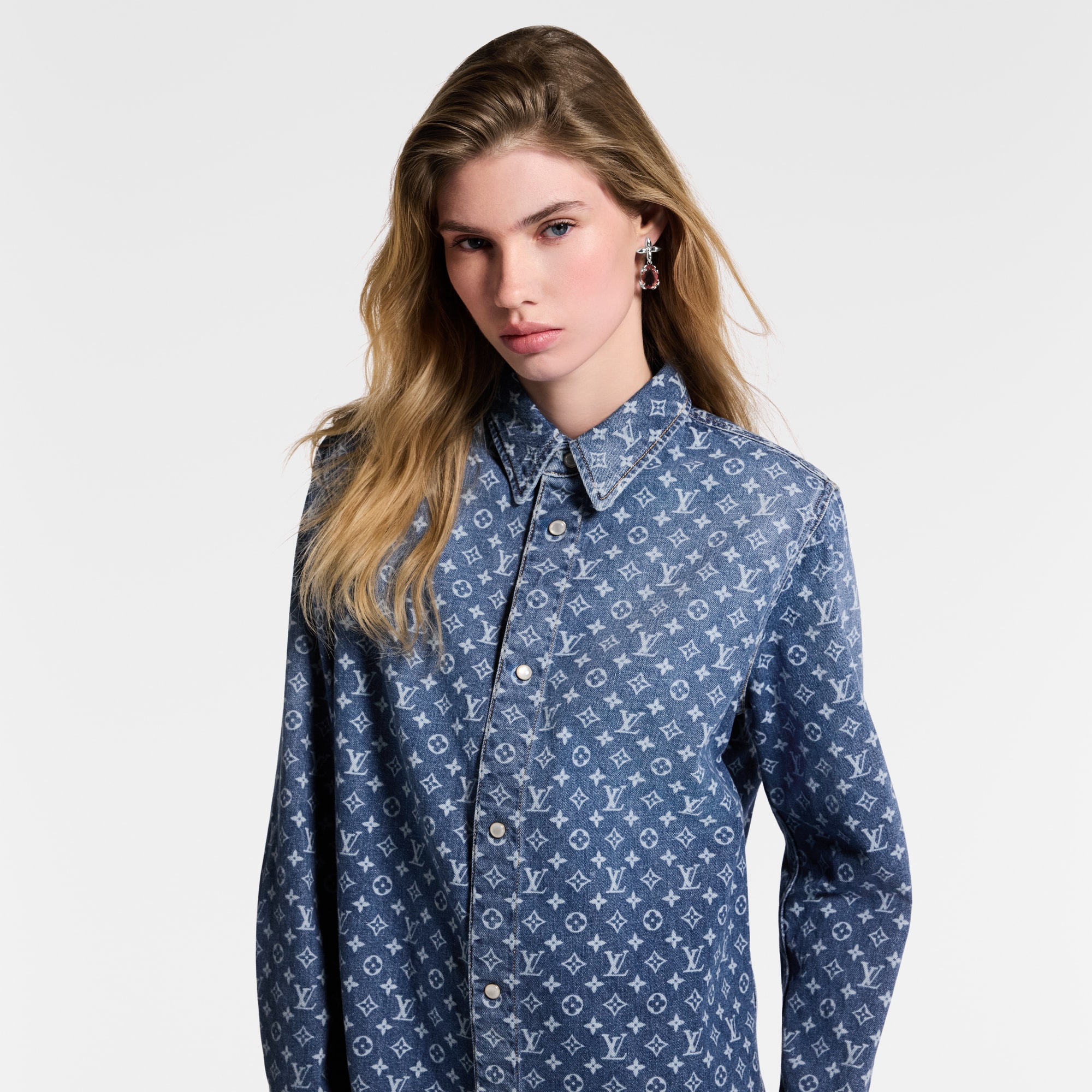 Chemise Monogram Denim  Femme Prêt-à-porter Hauts | LOUIS VUITTON (Zoom produit)