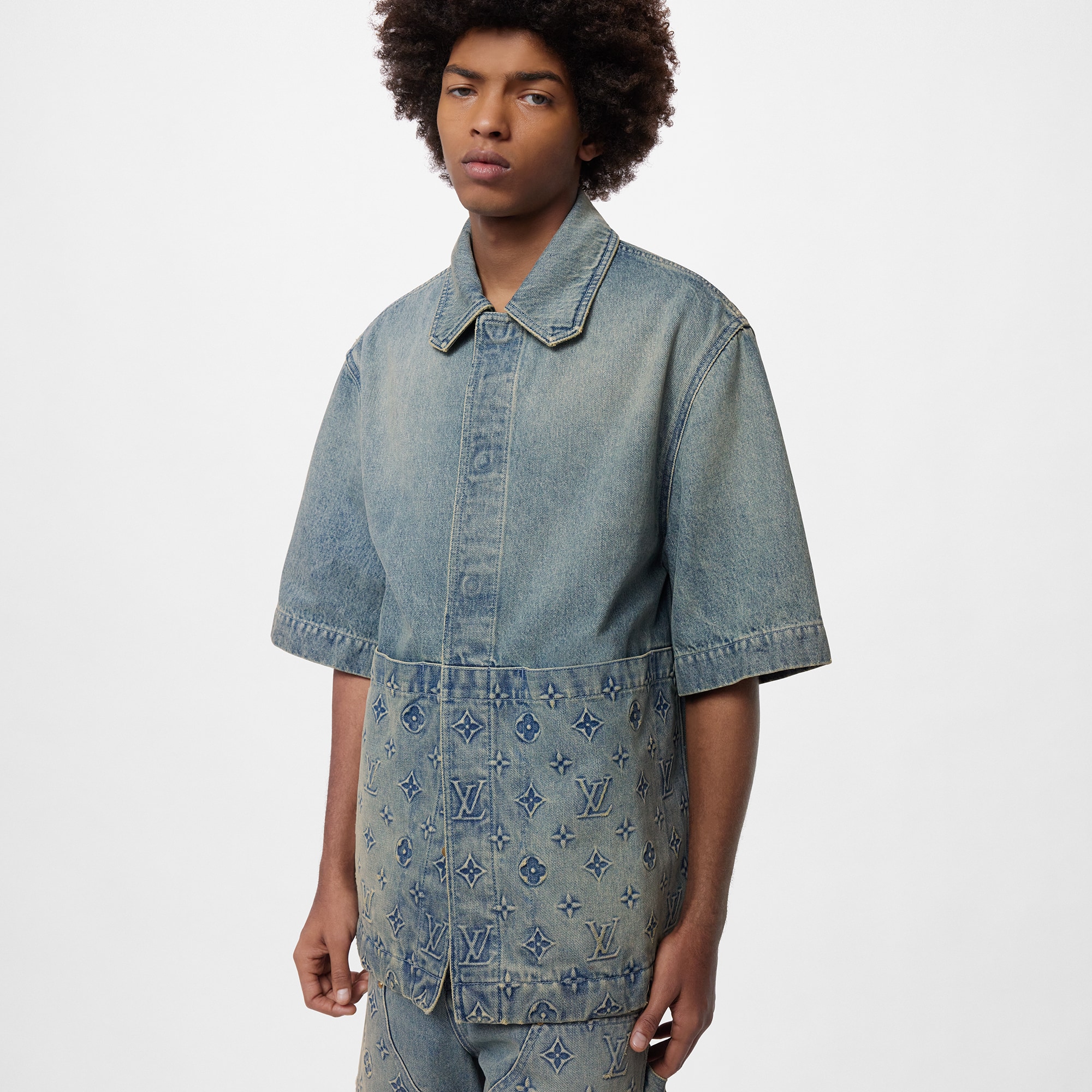 Chemise workwear à manches courtes en denim  Homme Prêt-à-porter Chemises | LOUIS VUITTON (Zoom produit)