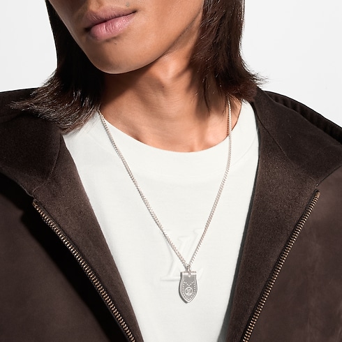 Collier pendentif LV Trunk S00 Homme Accessoires Tous les accessoires | LOUIS VUITTON (Zoom produit)