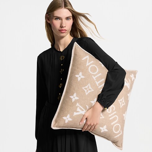Coussin Neo Monogram S00 Femme Accessoires Textile de Maison | LOUIS VUITTON (Zoom produit)