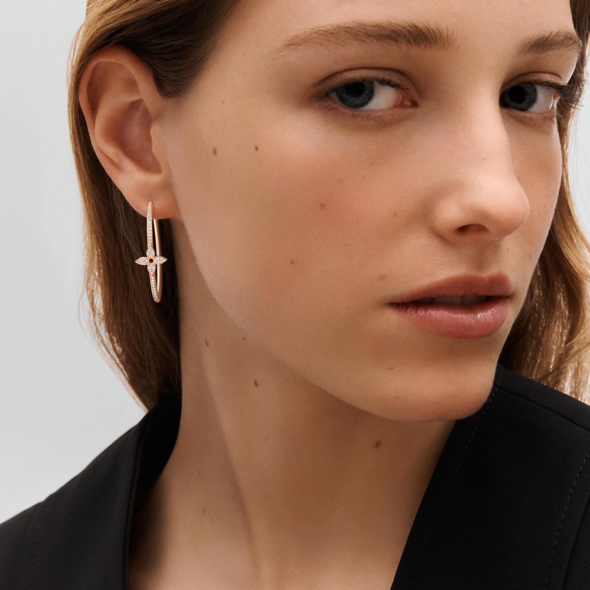 Créoles Idylle Blossom, or rose et diamants  Joaillerie Catégories Toute la joaillerie | LOUIS VUITTON (Zoom produit)