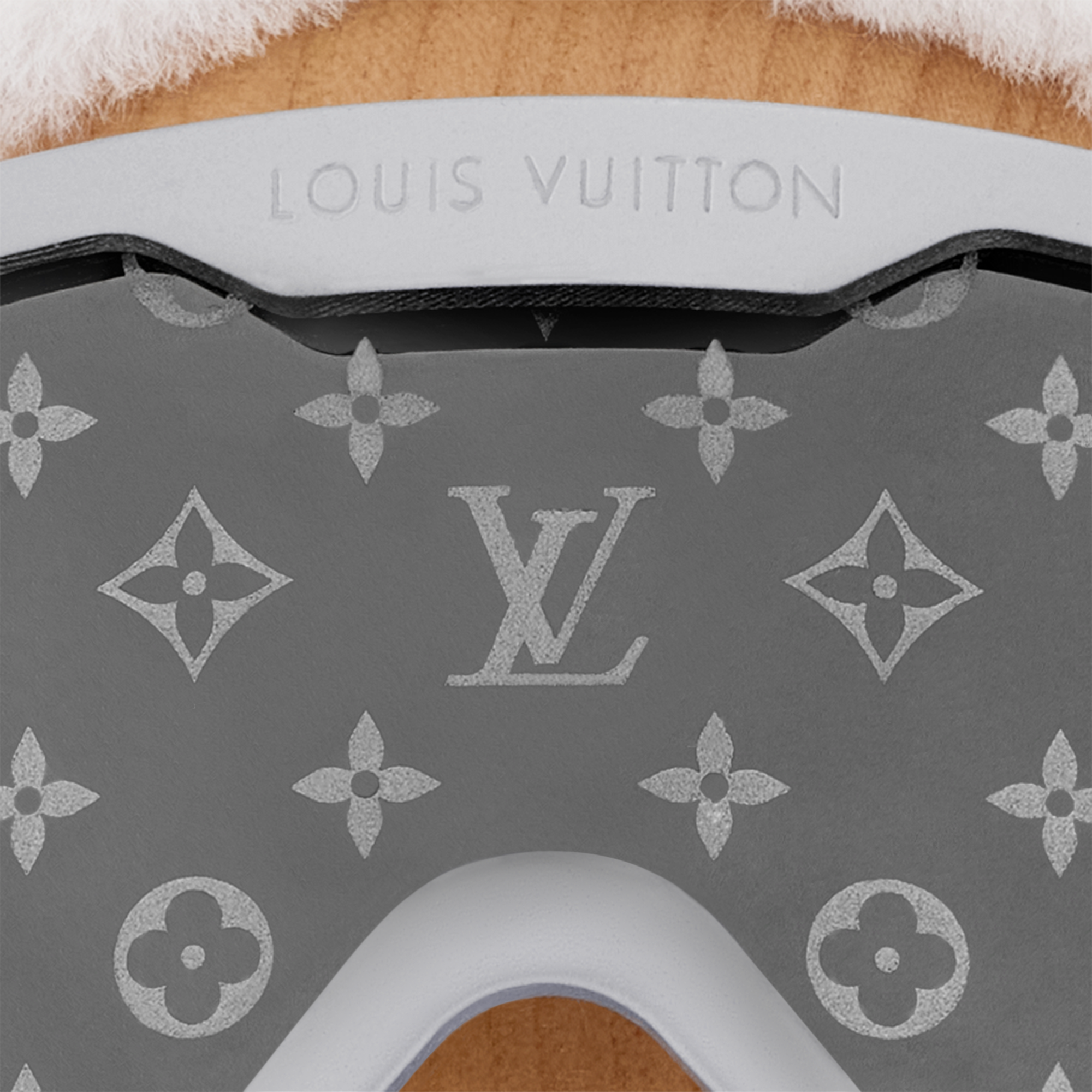 Figurine Vivienne Ski S00 Malles, Voyage et Maison Sport et jeux } | LOUIS VUITTON (Zoom produit)