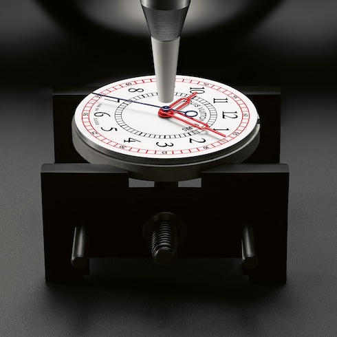 Louis Vuitton Monterey, automatique, 37mm, céramique et acier Montres Toutes les montres } | LOUIS VUITTON