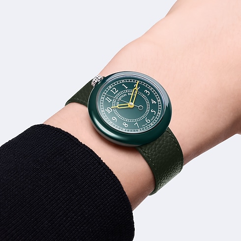 Louis Vuitton Monterey, automatique, 37mm, céramique et acier vue ambiance
