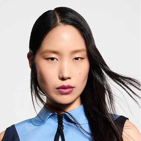 LV Baume - Baume à lèvres Parfums et Beauté Lèvres } | LOUIS VUITTON (Zoom produit)