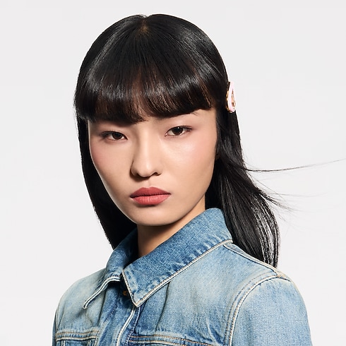 LV Rouge - Rouge à lèvres Mat Parfums et Beauté Lèvres } | LOUIS VUITTON (Zoom produit)