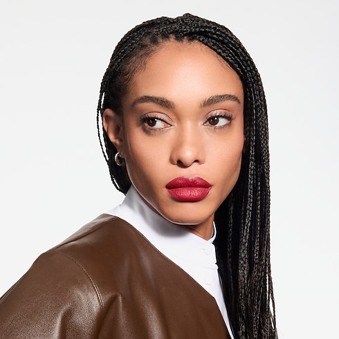 LV Rouge - Rouge à lèvres Mat Parfums et Beauté Lèvres } | LOUIS VUITTON (Zoom produit)