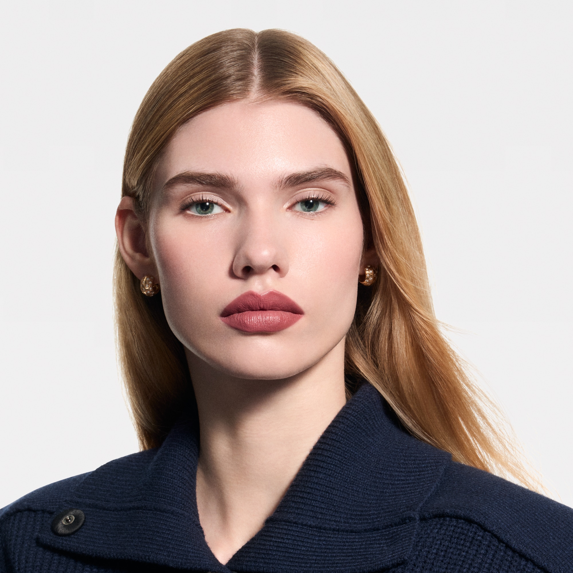 LV Rouge - Rouge à lèvres Mat  Parfums et Beauté Lèvres } | LOUIS VUITTON (Zoom produit)