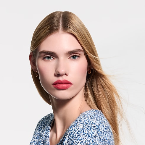 LV Rouge - Rouge à lèvres Mat Parfums et Beauté Lèvres } | LOUIS VUITTON (Zoom produit)