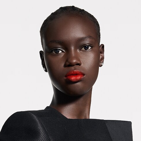 LV Rouge - Rouge à lèvres Mat Parfums et Beauté Lèvres } | LOUIS VUITTON (Zoom produit)