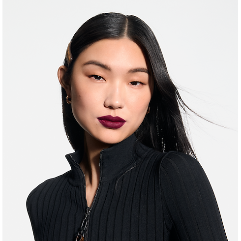 LV Rouge - Rouge à lèvres Mat Parfums et Beauté Lèvres } | LOUIS VUITTON (Zoom produit)