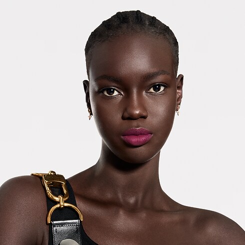 LV Rouge - Rouge à lèvres Mat Parfums et Beauté Lèvres } | LOUIS VUITTON (Zoom produit)