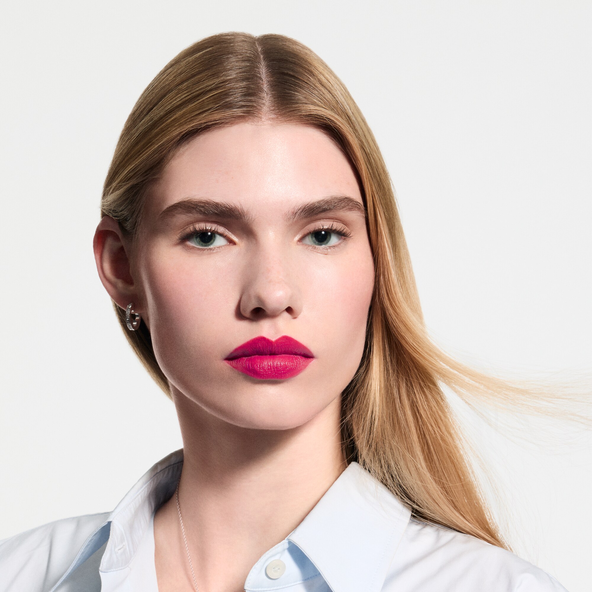 LV Rouge - Rouge à lèvres Mat  Parfums et Beauté Lèvres } | LOUIS VUITTON (Zoom produit)