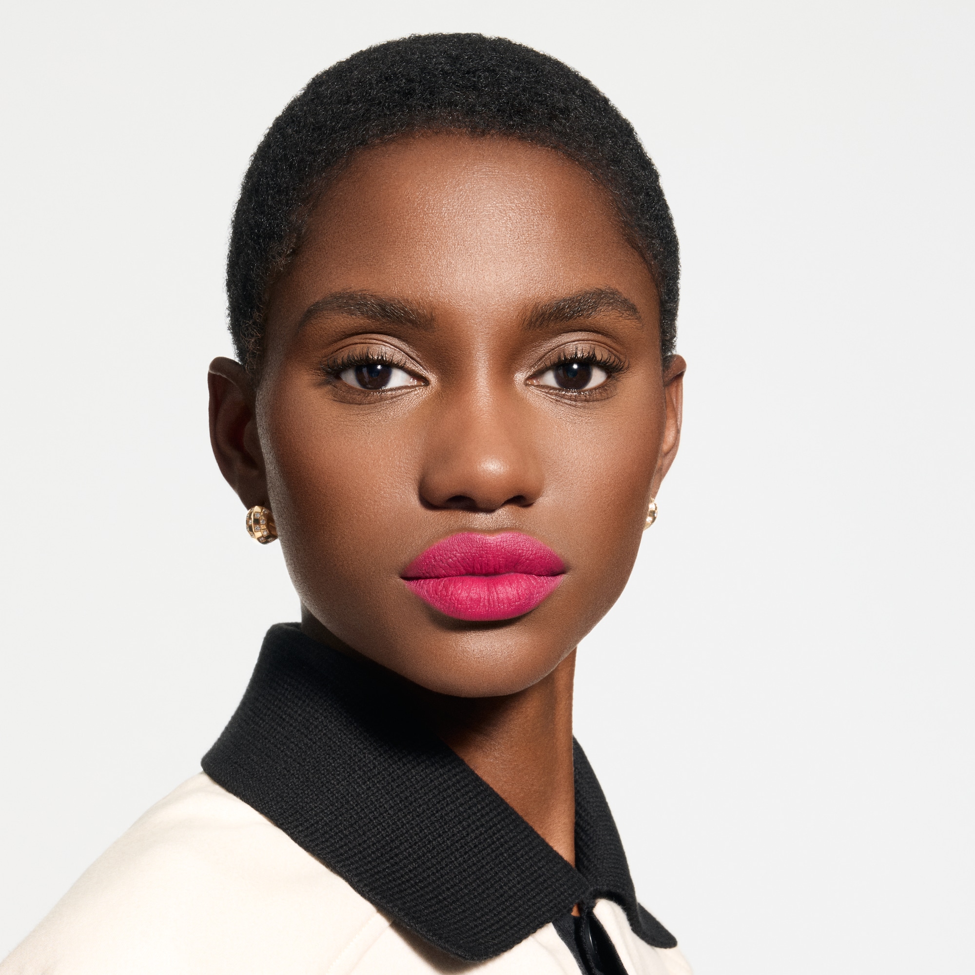 LV Rouge - Rouge à lèvres Mat  Parfums et Beauté Lèvres } | LOUIS VUITTON (Zoom produit)