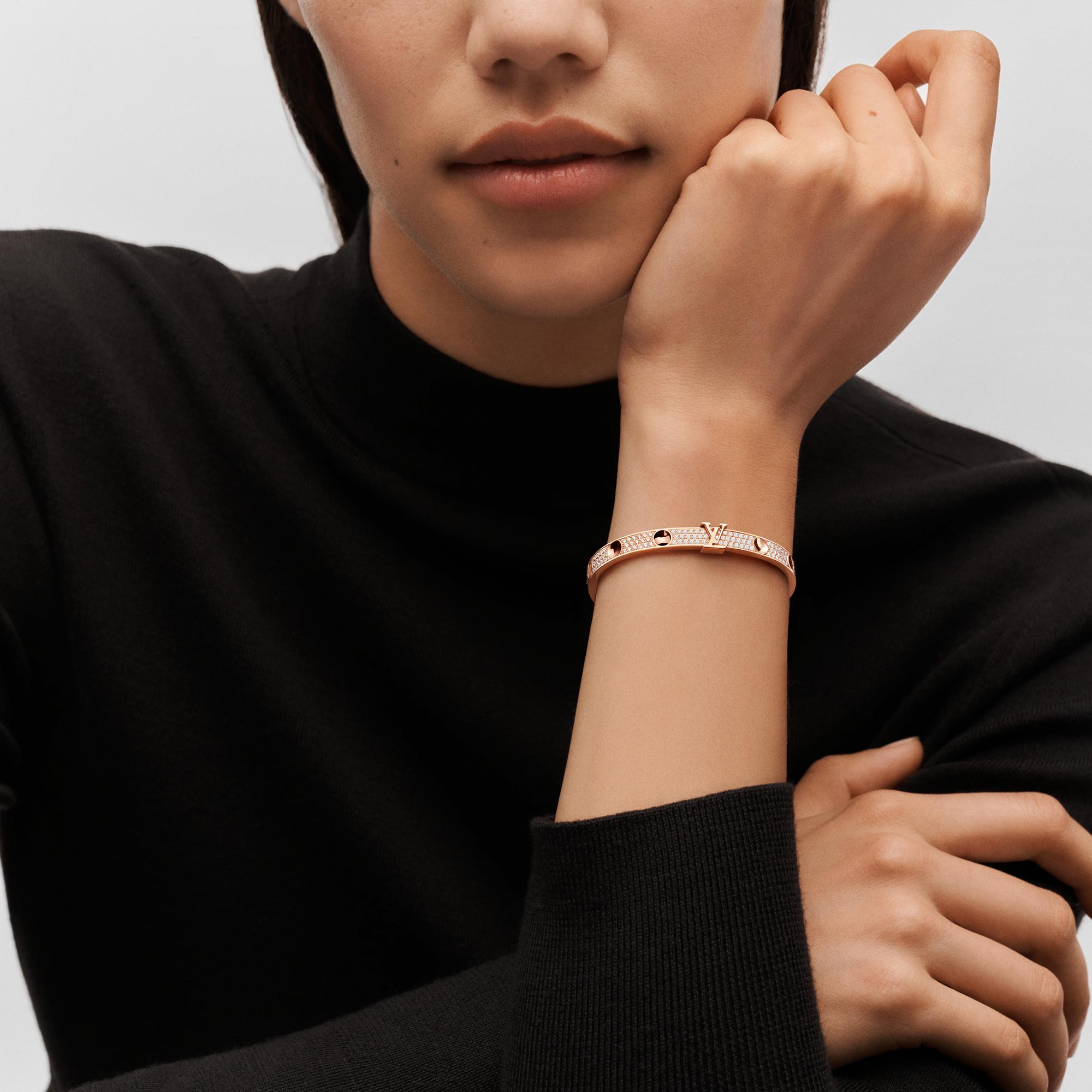 Manchette Empreinte, or rose et pavé de diamants  Joaillerie Catégories Toute la joaillerie | LOUIS VUITTON (Zoom produit)