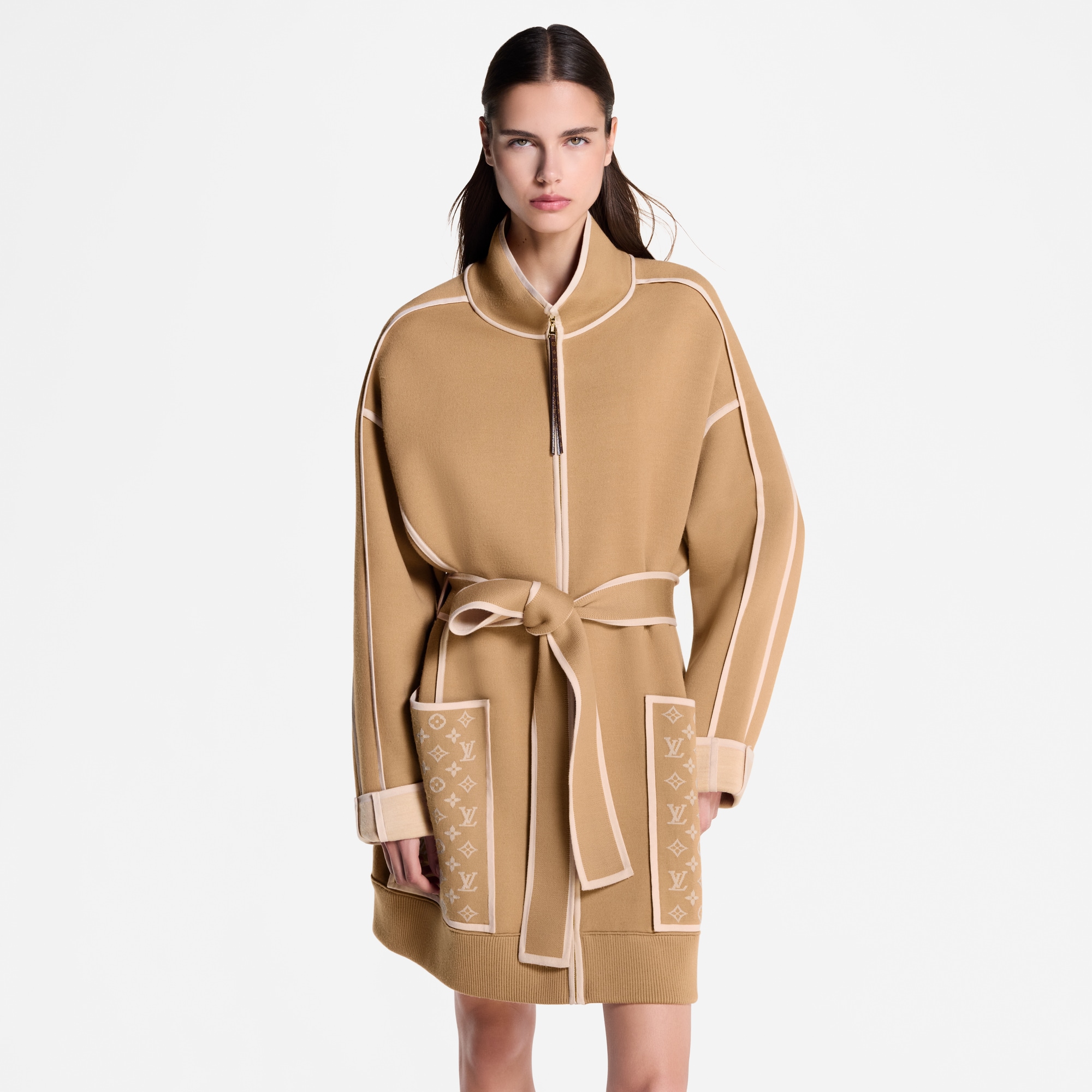 Manteau en maille à détails Monogram  Femme Prêt-à-porter Manteaux et vestes | LOUIS VUITTON (Zoom produit)