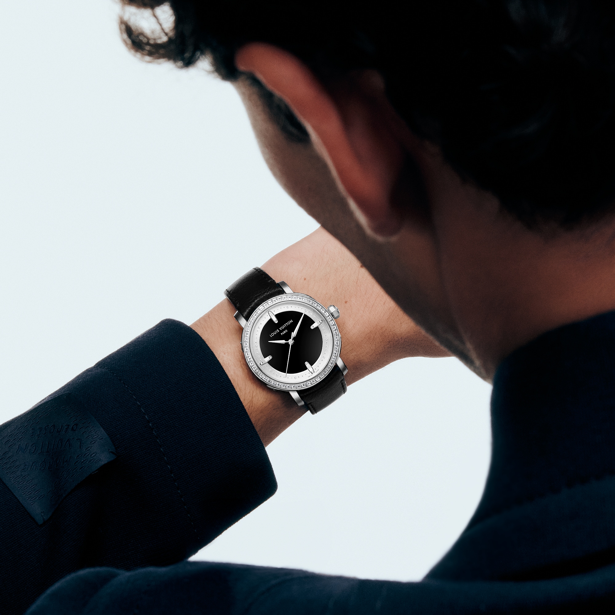 Montre Louis Vuitton Escale, automatique, 40,5 mm, platine et diamants  Montres Toutes les montres } | LOUIS VUITTON (Zoom produit)