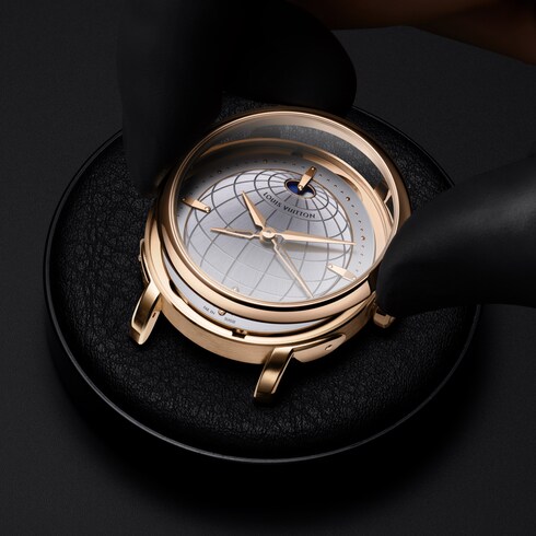 Montre Louis Vuitton Escale Twin Zone, automatique, 41 mm, platine et diamants Montres Toutes les montres } | LOUIS VUITTON