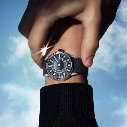 Montre Tambour Spin Time, automatique, 39,5 mm, or blanc, œil de faucon et diamants Montres Toutes les montres } | LOUIS VUITTON