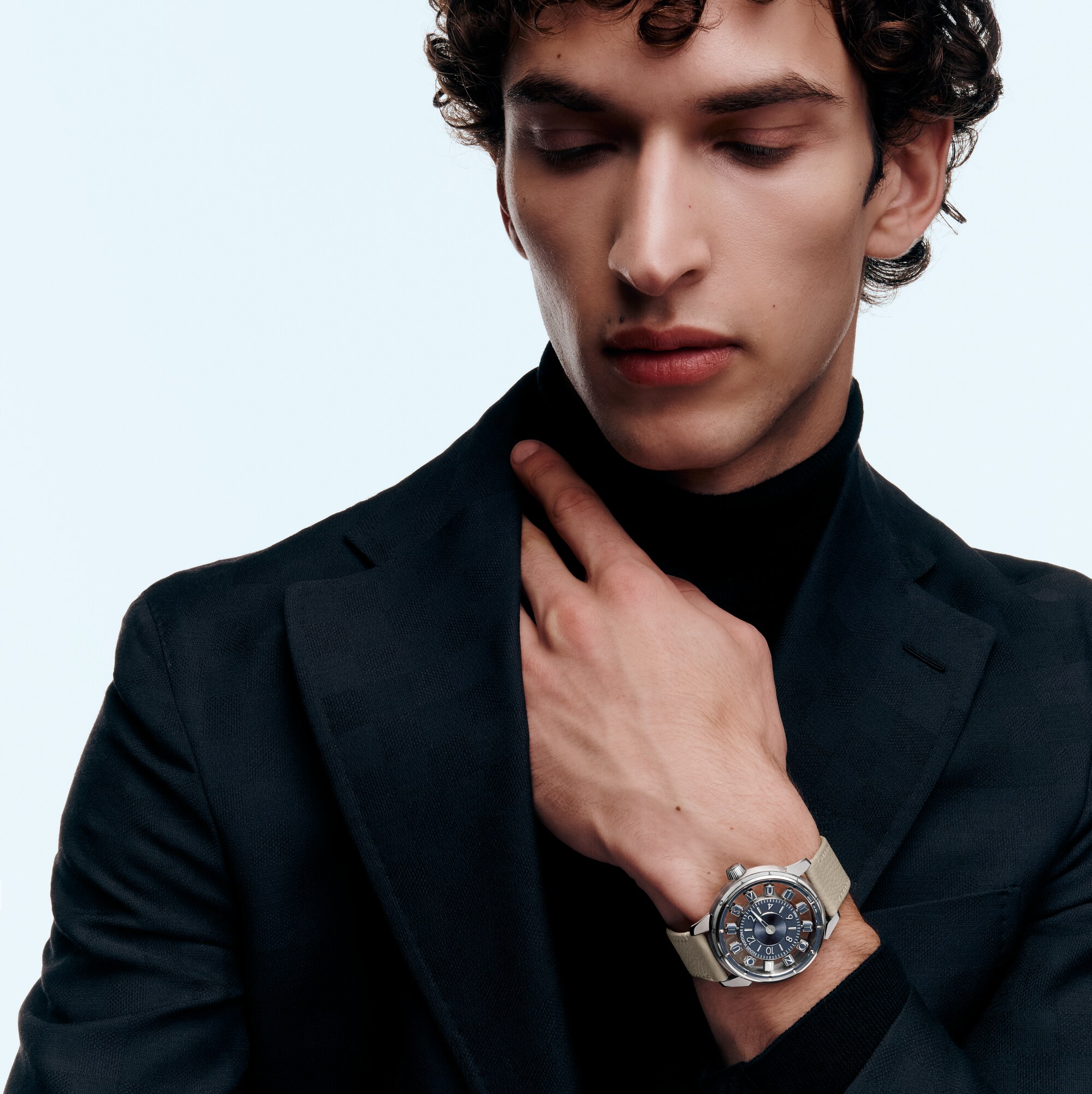 Montre Tambour Taiko Spin Time Air, automatique, 42,5 mm, or blanc  Montres Toutes les montres } | LOUIS VUITTON (Zoom produit)