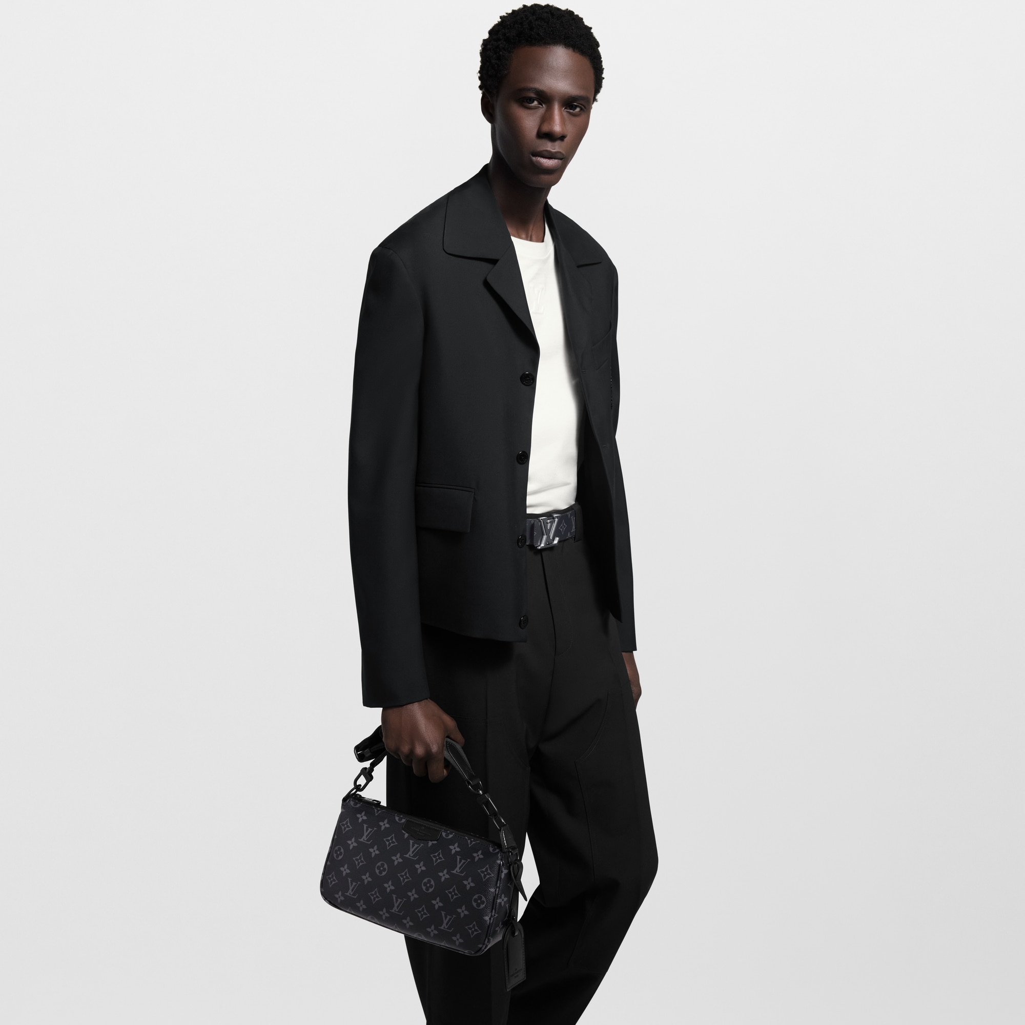 Pochette Accessoire XL Monogram Eclipse Sacs et Petite Maroquinerie Sacs Homme Nouveautés | LOUIS VUITTON (Zoom produit)