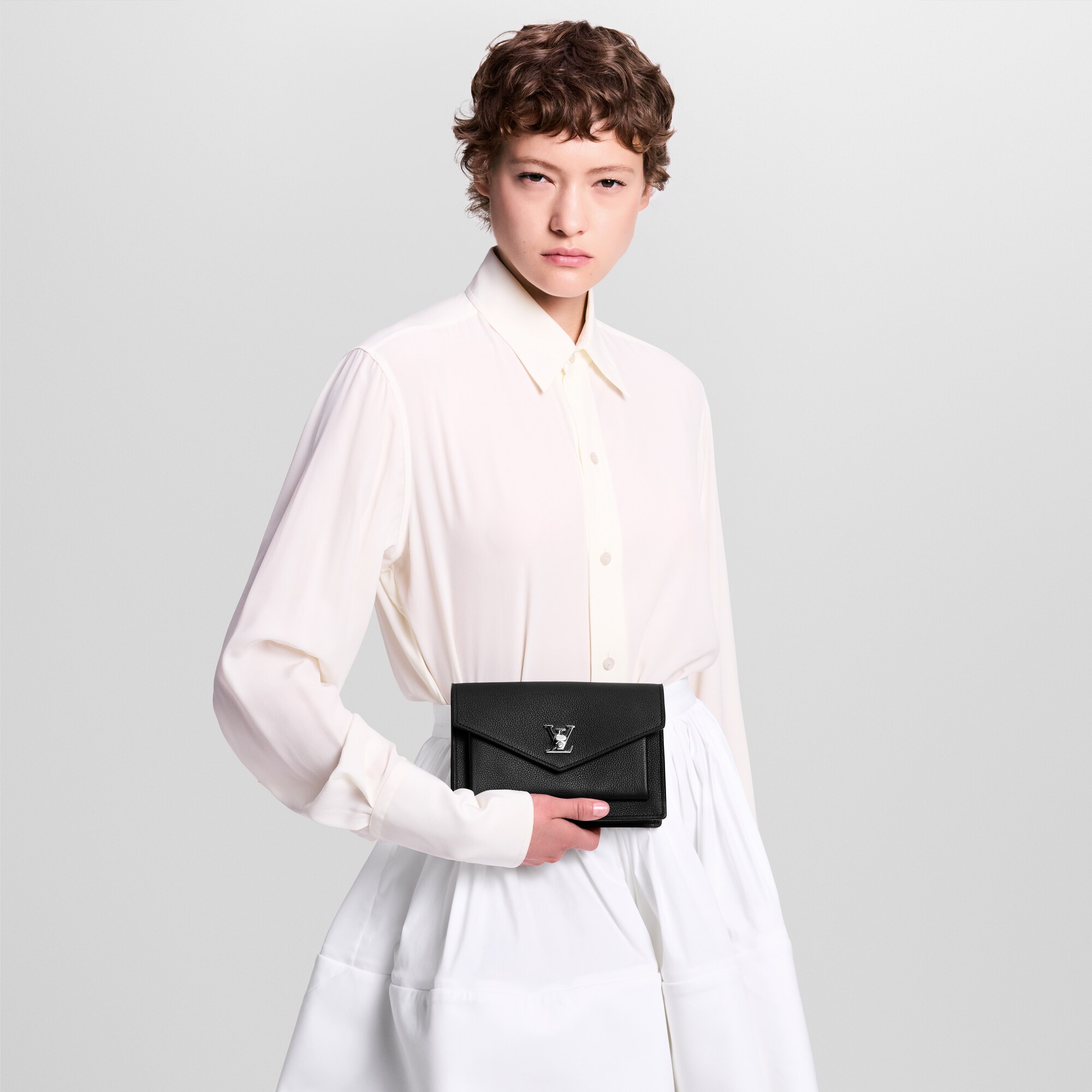 Pochette chaîne Mylockme Cuir Lockme - Portefeuilles et petite maroquinerie  de luxe | Femme M63471 | LOUIS VUITTON