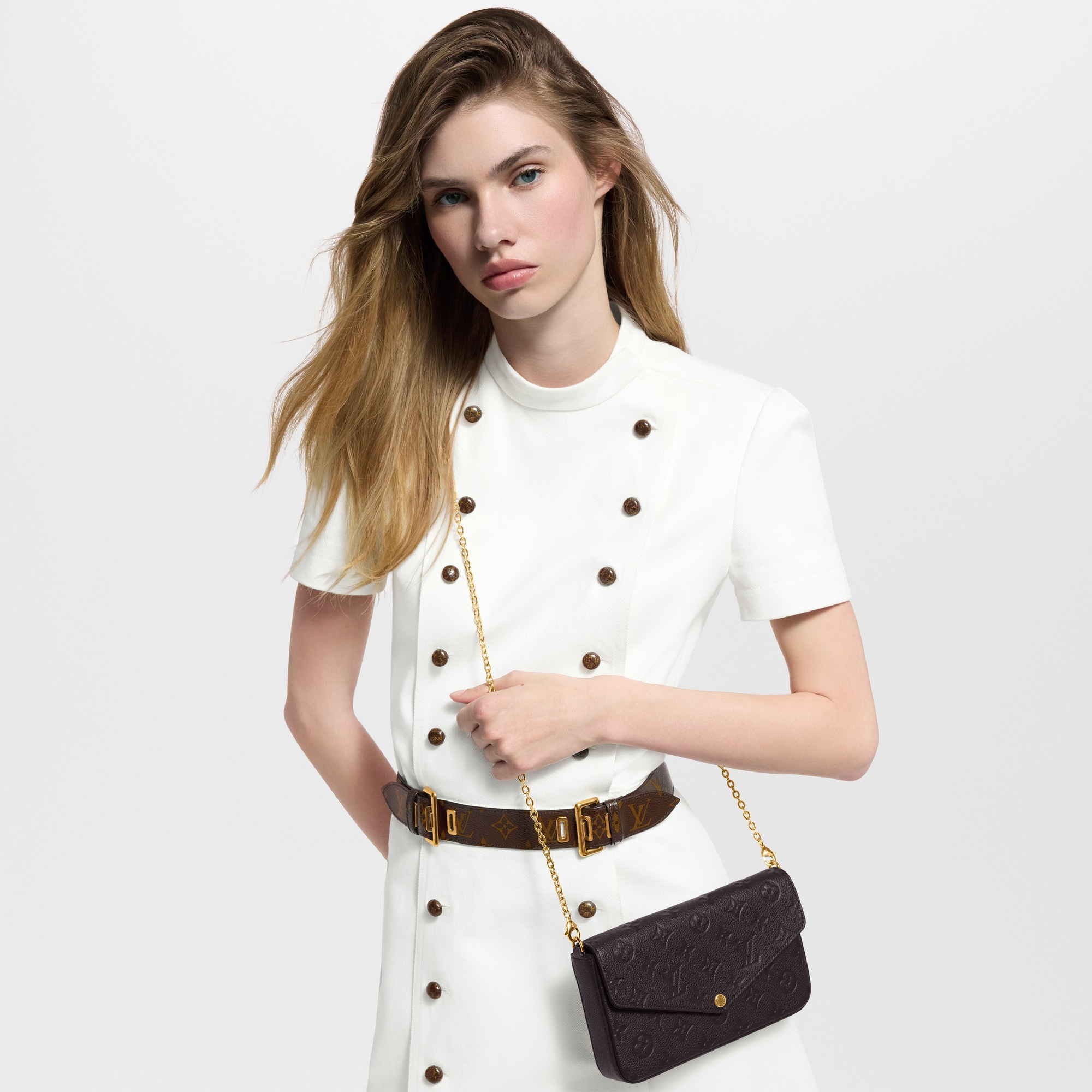 Pochette Félicie Cuir Monogram Empreinte Femme Portefeuilles et petite maroquinerie Pochettes et micro sacs | LOUIS VUITTON (Zoom produit)